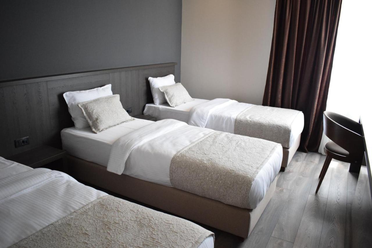 Hotel Ub Business & Wellness Ub ภายนอก รูปภาพ