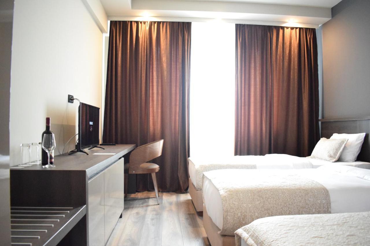 Hotel Ub Business & Wellness Ub ภายนอก รูปภาพ
