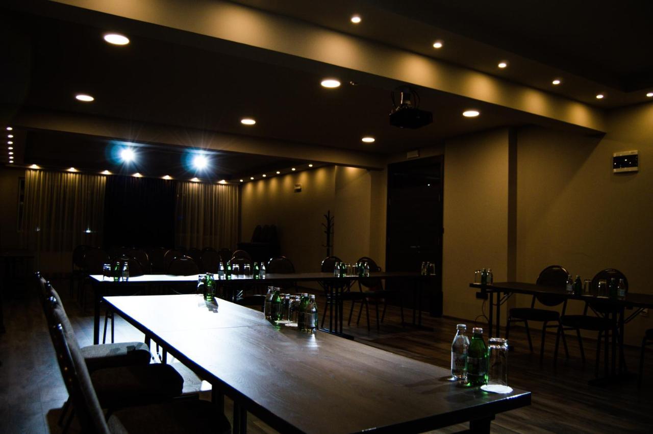 Hotel Ub Business & Wellness Ub ภายนอก รูปภาพ