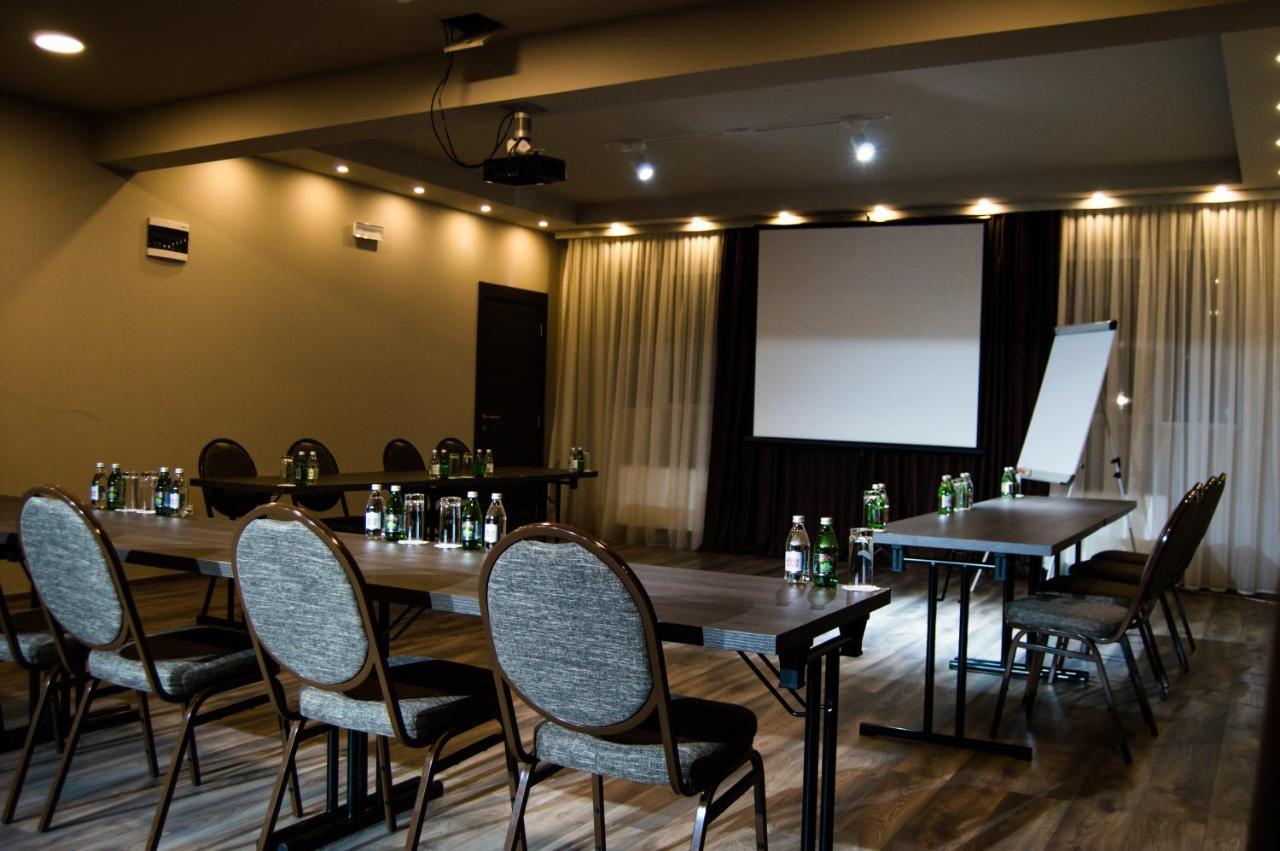 Hotel Ub Business & Wellness Ub ภายนอก รูปภาพ