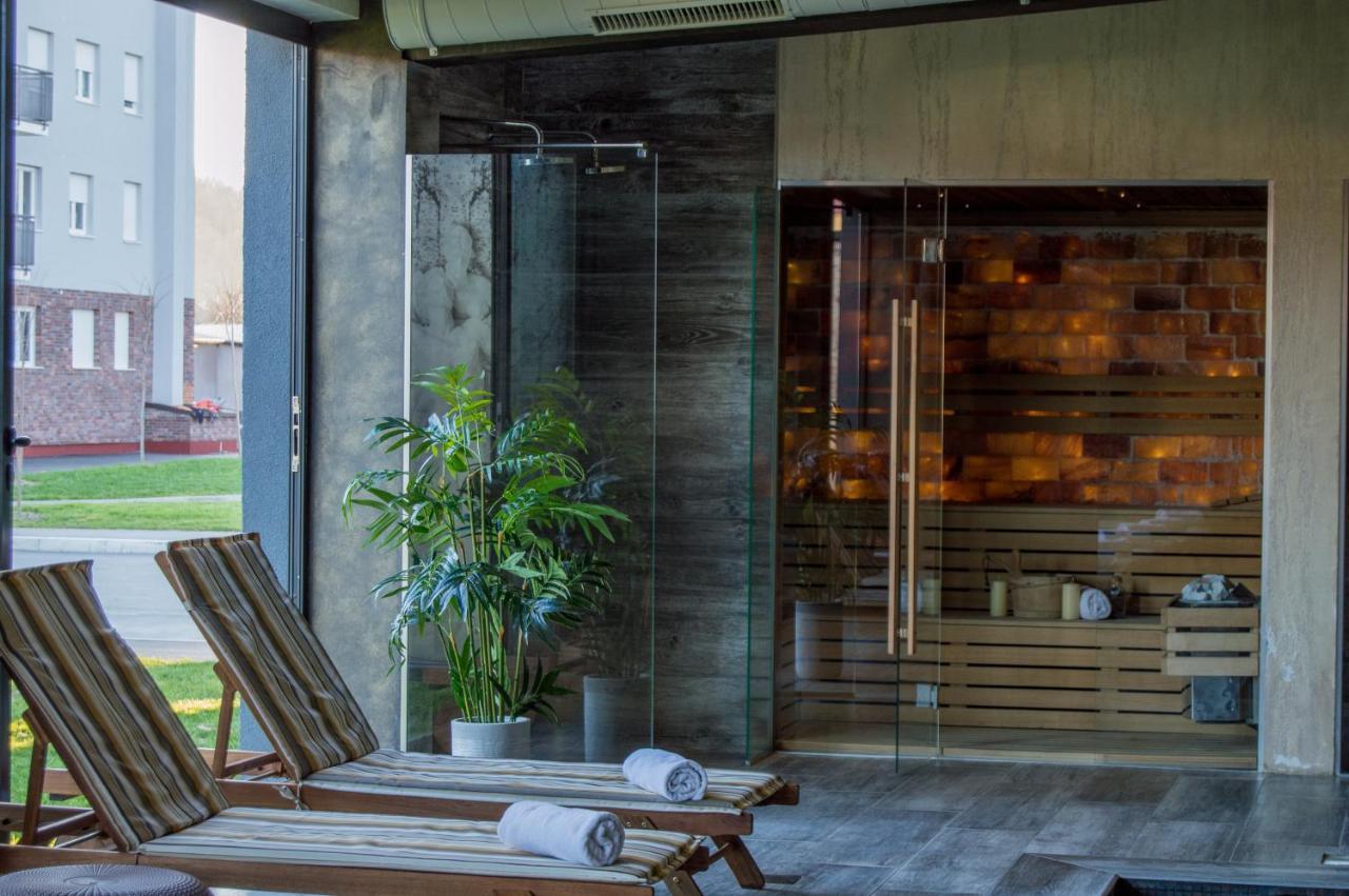 Hotel Ub Business & Wellness Ub ภายนอก รูปภาพ